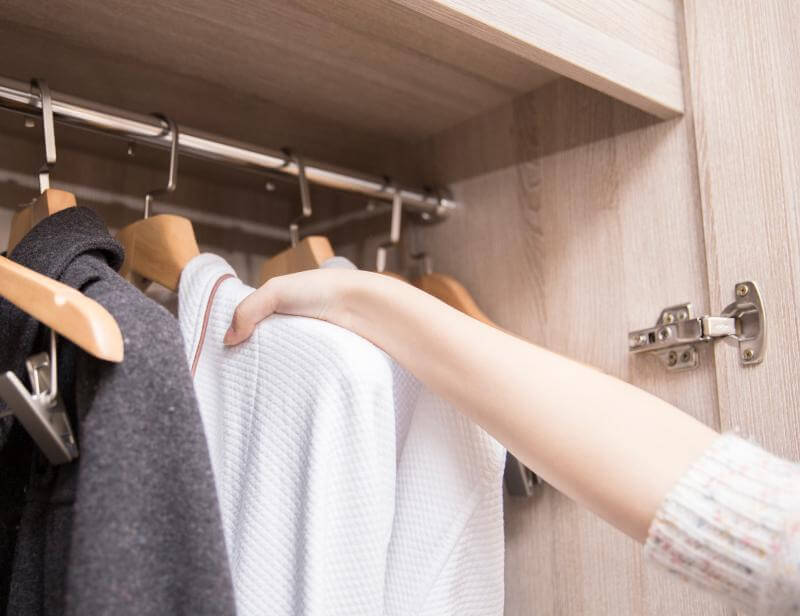 新柜子甲醛多可以放衣服吗？-图2