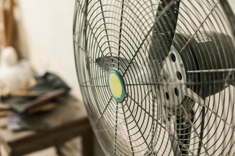 买几个大风扇用来给新房通风除甲醛可行吗？-图1